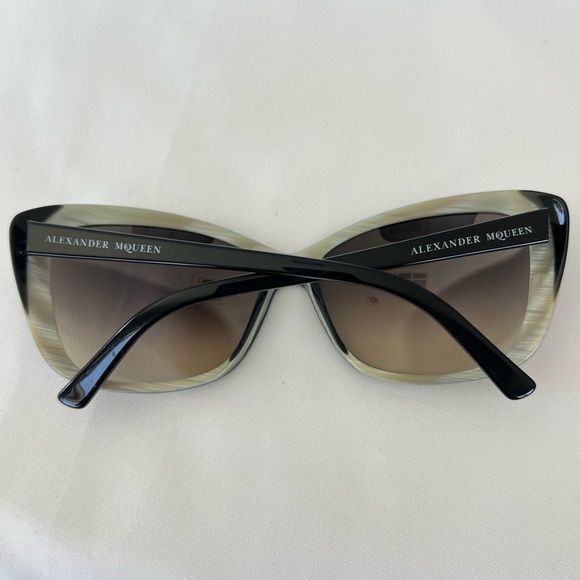 ALEXANDER MCQUEEN Black Gradient Lenses Two Tone Frame AMQ 4178/S Sunglasses - Picture 11 of 13